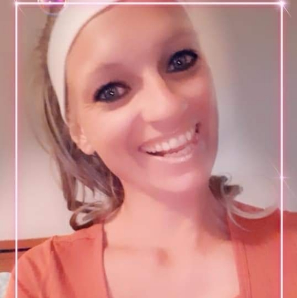 Meet your Posher, Shelley - Picture 2 of 5